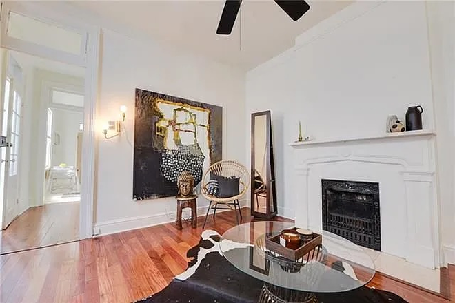 Living room - Cute, Spacious 1BR Near Tulane & Audubon Park – W/D, Backyard, Owner-Occupied Duplex