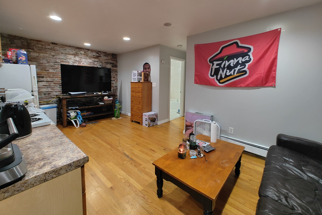 kitchen/living area - ALL UTILITIES INCLUDED!! 3 Bed / 1 Bath in Beacon Hill available 9/1/24!! Apartments