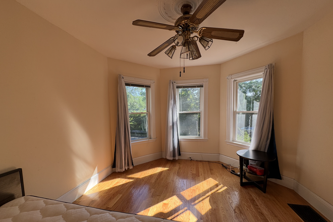 Bedroom - Roommate Wanted | Porter Square | $1,150/mo | Sep 1 Apartments