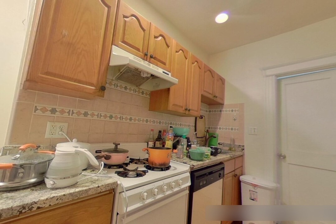 - - Close to Campus! 2 bed w/ Heat & Hot Water Incld, Laundry in Building Apartments