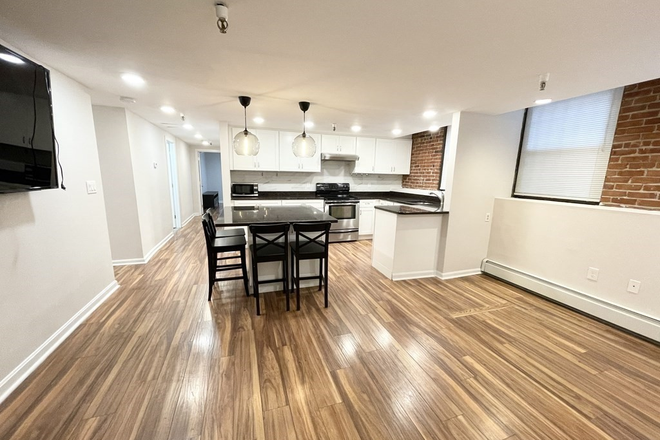 . - Completely renovated 4 bedrooms/2 bedrooms apartment in Fenway