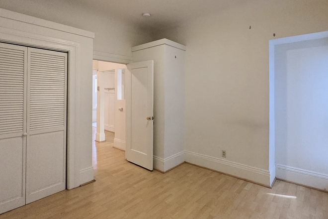 Bedroom - Summer Sublet Room in a 2-Bed Quaint Victorian Apt. Downtown/ $1275