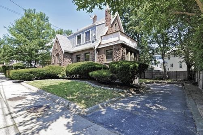 Outside parking - 4 bedroom/1.5 bath, 4 miles to campus- walk to T/parking/laundry/yard/deck -Heat included- NO FEES!
