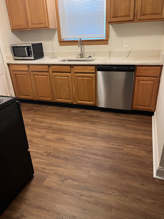 Updated kitchen - Walk to UMD - 4 BR/2 Bath $800 per student(Utilities Included)