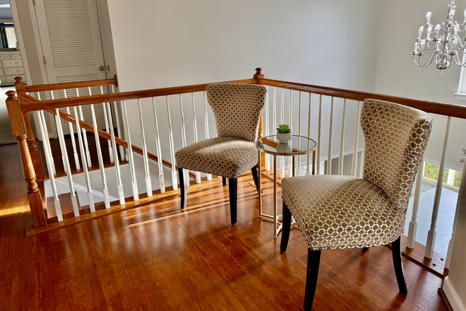 Loft seating area - Private Home, Shared Housing close to the Highway.