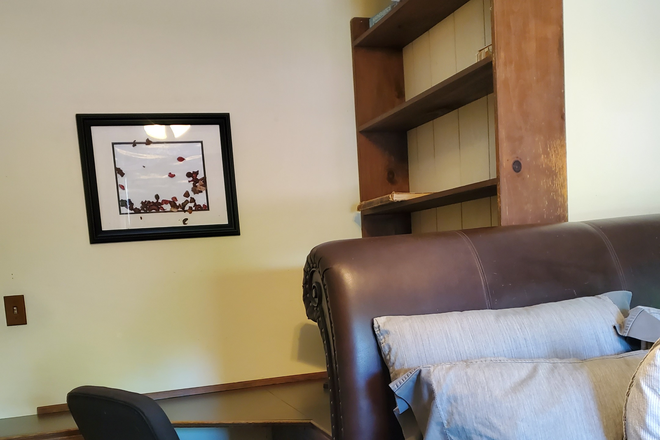 Bedroom - Furnished room-Euclid Ave-Kingston House