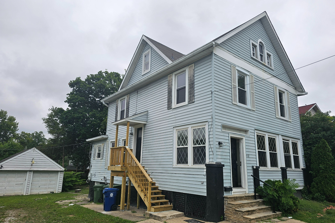 Side Entrance - House close to campus