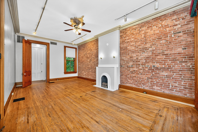 Living Room - 28 -32 E. Hollister Apartments