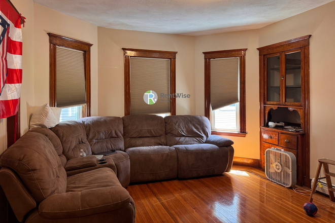 1 - JUNE 2027 | Inviting Somerville 6 Bed, 2 Bath | Water Included | No Broker Fees! Apartments