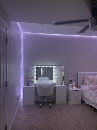 Bedroom 1 - Pleasant Street House - 1 Room (4 Available)