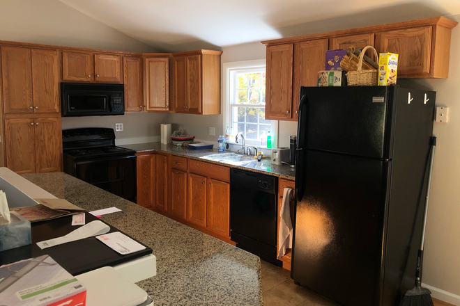 kitchen - 3 Bedroom 2 Bath clean home, Central AC, hardwood floors, washer/dryer, granite counters, great yard