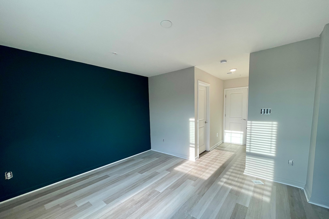 Master Bedroom - Brand New Townhouse/Room for rent