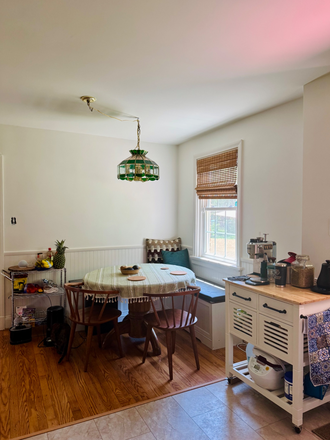 Dinning - Seeking for a roomate; $700 + utilities.