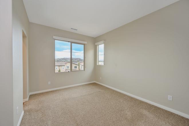 Bedroom - Alturas Rental Townhomes (UCI UHill)