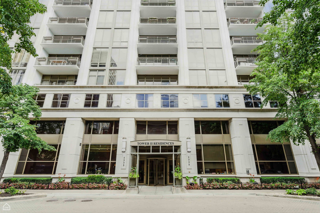 Follow virtual tour link for additional photos - 3 Bed 2 Bath Condo with splendid views in the South Loop