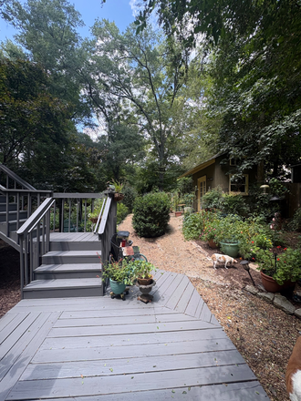 Private entrance - Nature‑Lover’s furnished 1BR Retreat with util- Screened Porch, Gardens, Happy Hens-walk to Marta