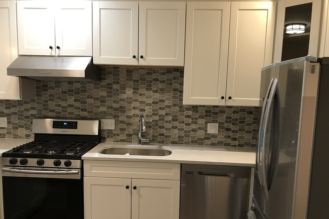 Kitchen - Beautiful 2-bed, 2-bath with in-unit washer/dryer! Apartments