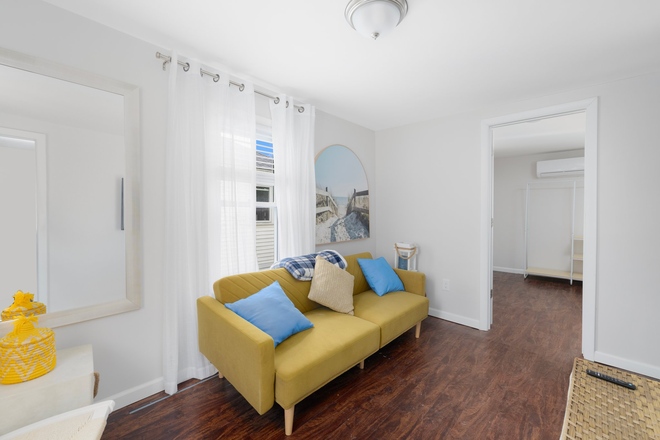 Unit One Living Room - Available 25-26 Academic Year, Short Stroll to Scarborough, Furnished, Renovated, Ideal Location