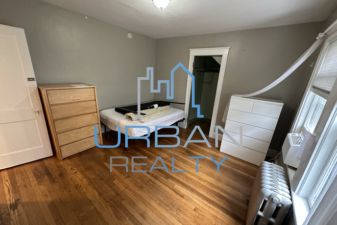 BEDROOM - **NOW LEASING FOR JUNIOR YEAR 2026-2027** 7 BEDROOM HOUSE ON FOSTER ST **