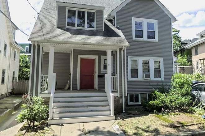 front of house - Spacious Allston Private Room - Close to Green Line (B-Line) & Easy Berklee Commute Duplex