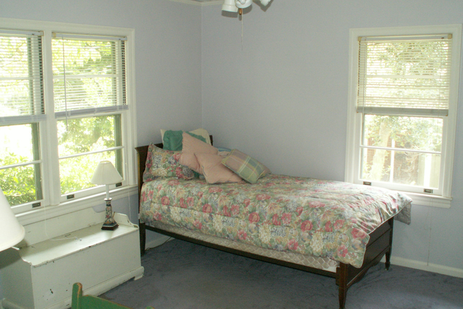 Bedroom - Cozy private, fully-furnished room near Emory Apartments