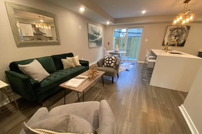 Open living room - 3 bed / 3 bath in Fairmount w Parking Condo