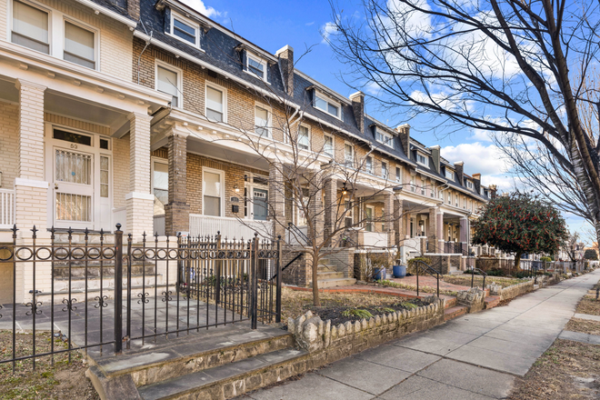 exterior - Spacious Light-Filled Just-Renovated 6 BDR Rowhouse