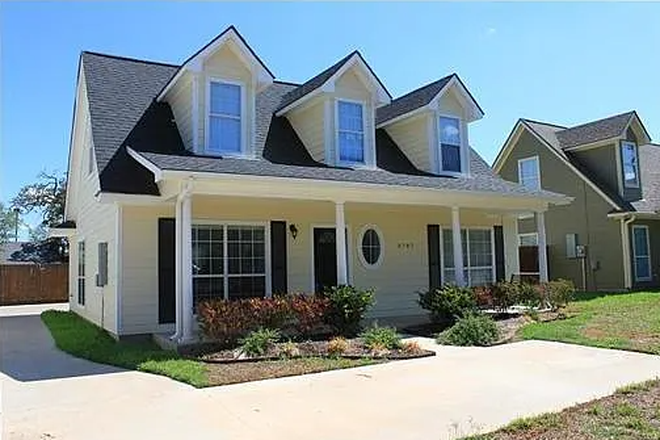 Front of house - 3707 Holick Lane House