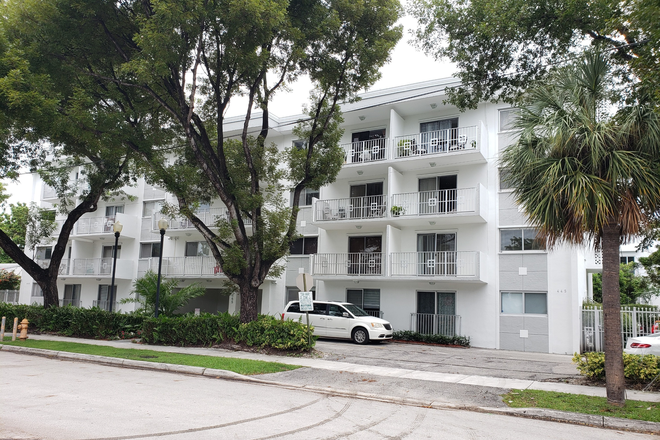 Street view of building - Updated 1-Bedroom Apt just outside Brickell, 6.5 miles from campus