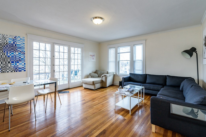 living room - Updated 2/18/25 4 bed 2 bath with laundry in unit on chestnut hill ave on the top of south st Apartments