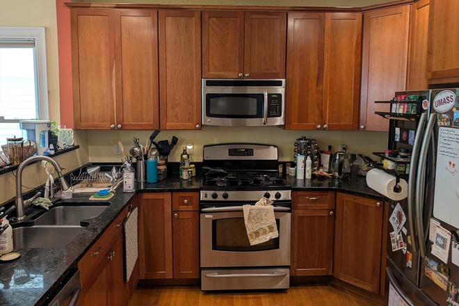 . - AMAZING TWO-LEVEL 4bed/2.5 bath - Avail NOW!! Apartments