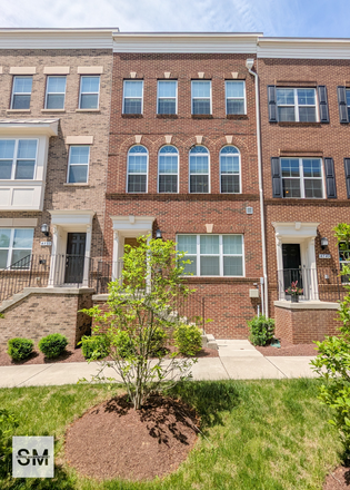 Outside Entry View - PREMIUM STUDENT HOUSING ACROSS FROM UNIVERSITY OF MARYLAND W/ ALL UTILITIES INCLUDED–NOW LEASING!
