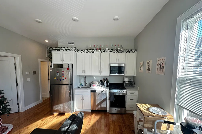 1619 - 1621 Tremont Street - No Fee - 2 Beds 1 Bath - Sept 1