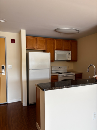 kitchen - Peninsula Apartments