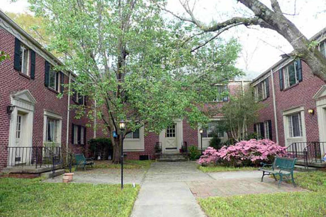 Courtyard: Entrance on right - Downtown Decatur Furnished Condo Summer Sublet, Close to campus, MARTA train, CCTMA bus,