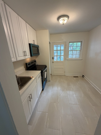 Kitchen - Newly Renovated 2BR/1BA Near UNC - Hardwoods & In-Unit Laundry Duplex
