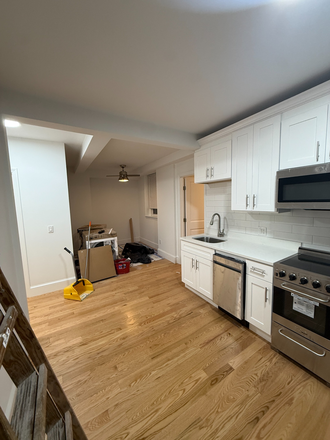 . - Renovated 3-bed w/ laundry in unit. Contact Will McGowan 617.512.5822 Apartments