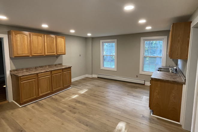 Kitchen - Great Locations, 128 Russell Street #1, Hadley Duplex