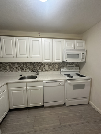 . - STUDIO/1 BA BROOKLINE APT | HEAT & HOT WATER INCL | NO BROKER FEE | AVAILABLE 09/01