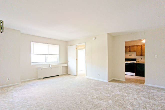 Living Room - 2 BD | 1 BA at College Park Towers - Knox Building Condo