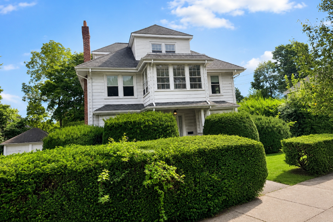 1 - Large 6 bed duplex house close to Campus large rooms Avail NOW! NO FEE