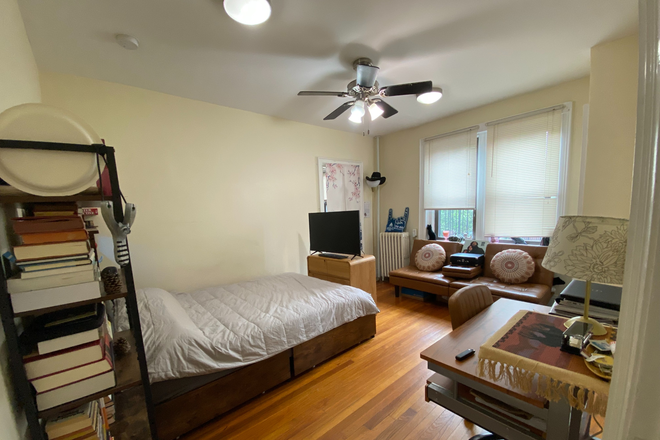 Bedroom - Studio Apartment summer 2025 sublease | 247 Chestnut Hill Ave.