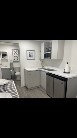 Kitchen - Beautiful Private Fully Furnished Cottage two blocks from Campus House