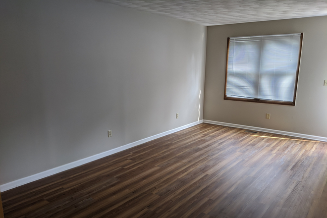 Living Room - 14 East Sycamore Street House