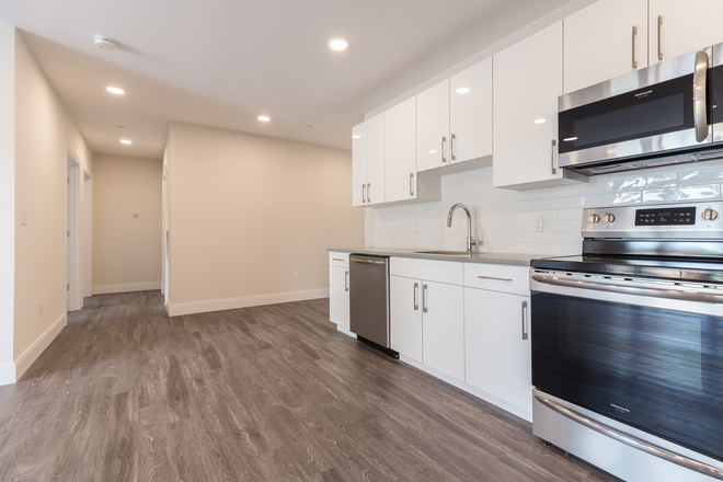 Call NOW for showings! 617-236-8600 - TREMONT ST - *1/2 FEE* GORGEOUS 3BR IN SOUTH END BY RUGGLES FOR *9/1/2026* W/ IN UNIT LNDRY, 2 BATHS Condo