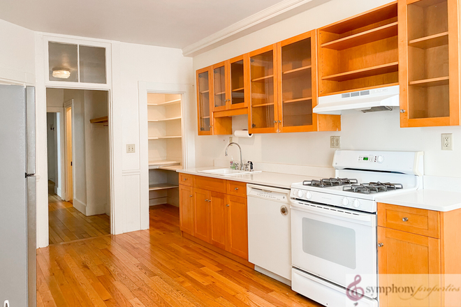 Kitchen - High St 3 Bed Brookline Apartments