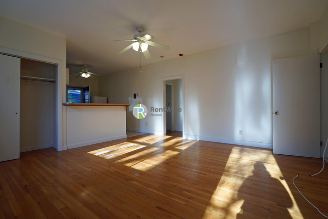 1 - AVAIL NOW! Spacious Porter Sq 2 bed, 1.5 bath, Easy MBTA! Apartments