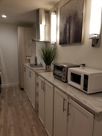 Full kitchen in new remodel - SUITE AVAILABLE FOR ROOMMATES OR FACULTY FOR SHORT TERM OR LONG TERM LEASE