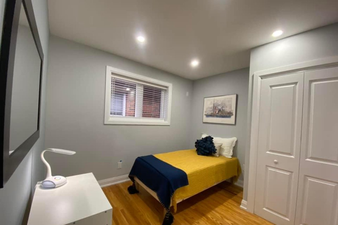 Bedroom D - Charming Shared Rentals in Nairn Avenue - Nairn Avenue, Toronto