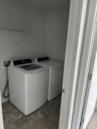  - 4 bed 3.5 townhome for rent as little as $700 per room